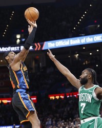 开云体育-杰伦·布朗称赞亚历山大破纪录：伟大的标志就是这种稳定性