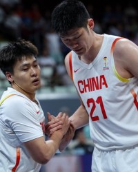 开云-拒重演马尼拉悲剧！中国男篮连续两场大逆转 出线前景大好